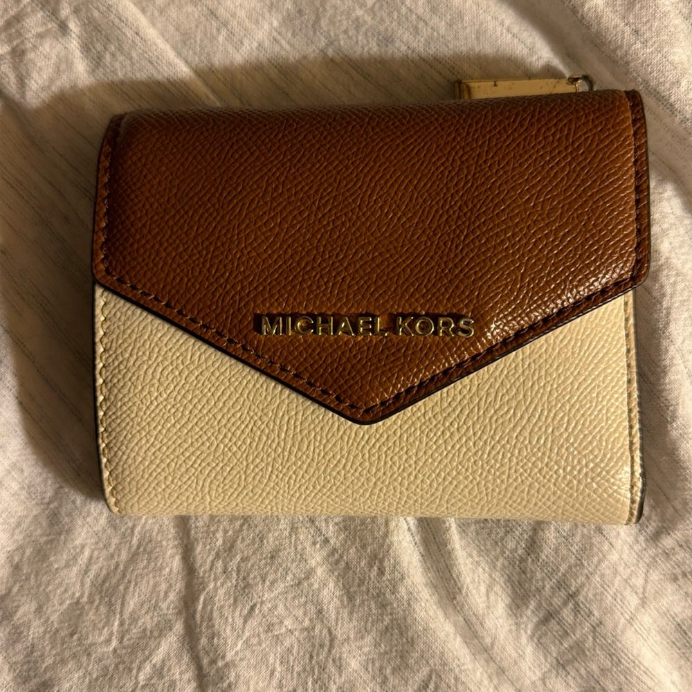 MICHAEL KORS- Small Pebbled Leather Envelope Wallet